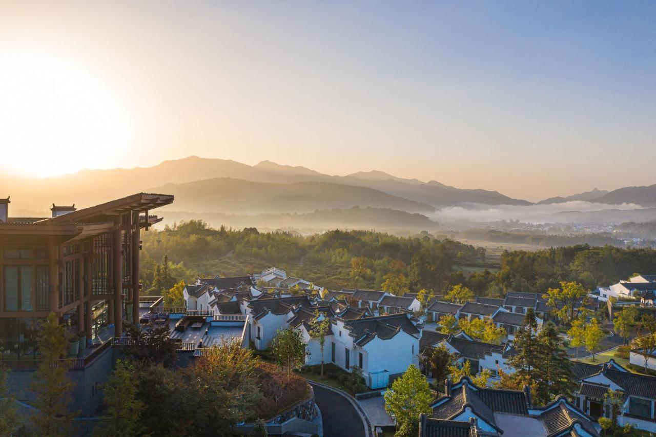 Banyan Tree Hotel Huangshan-The Ancient Charm Of Huizhou, A Paradise Exterior photo